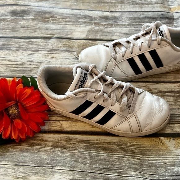 ⭐️CLASSIC ADIDAS - Picture 2 of 5